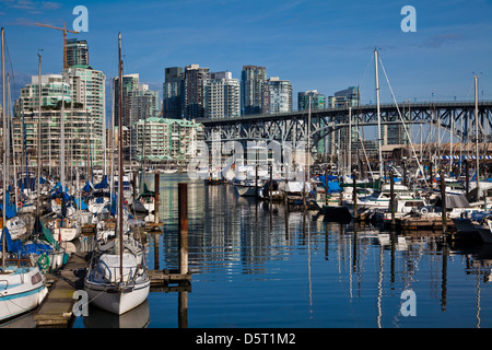 Vue sur le pont de la rue Granville à Vancouver Banque D'Images