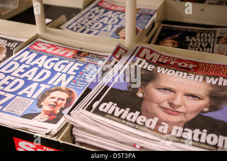 Le 09 avril 2013.UK.MP la baronne Margaret Thatcher capot avant de UK de quotidiens. Crédit : Ian Francis / Alamy Live News Banque D'Images
