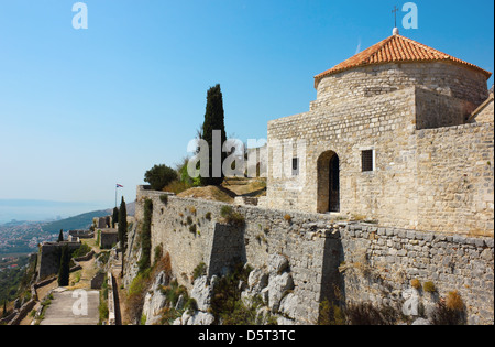 En vue d'une journée ensoleillée à partir de Klis fortress près de Split en Croatie. Banque D'Images