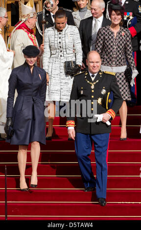 Le Prince Albert, La Princesse Charlène, La Princesse Caroline et la Princesse Stéphanie de Monaco assister à la messe à la cathédrale pour marquer la Journée nationale de Monaco, 19 novembre 2012. Photo : Patrick van Katwijk Banque D'Images