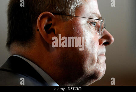 Espace candidat chancelier du SPD, Peer Steinbrueck, parle aux journalistes à Willy Brandt Chambre après sa rencontre avec le président du parti social-démocrate espagnol (PSOE), Rubalcaba, à Berlin, Allemagne, 21 novembre 2012. Photo : Britta Pedersen Banque D'Images