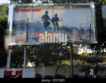 L'armée indienne affiches publicitaires illustrés dans Jaipur, Inde, 15 novembre 2012. L'Inde a la troisième plus grande armée dans le monde, selon le nombre de soldats. Photo : Jens Kalaene Banque D'Images