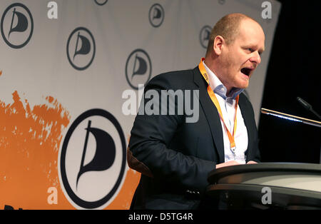 Bernd Schloemer, président du Parti Pirate, est photographié à Bochum, Allemagne, 24 novembre 2012. Le Parti Pirate se réunit pendant deux jours pour se préparer à la 2013 élections nationales. Photo : Oliver Berg Banque D'Images