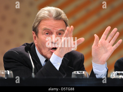 Le Dr Bernard Kouchner Intelligence et Google + l'hôte 'Il est temps de mettre fin à la guerre contre les drogues' Débat à King's Place London, Banque D'Images