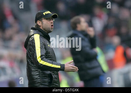 L'entraîneur-chef Dortmund JÜRGEN KLOPP réagit au cours de la Bundesliga match entre 1. FSV Mainz 05 Borussia Dortmund et à la Coface Arena à Mainz, Allemagne, 24 novembre 2012. Photo : FREDRIK VON ERICHSEN Banque D'Images