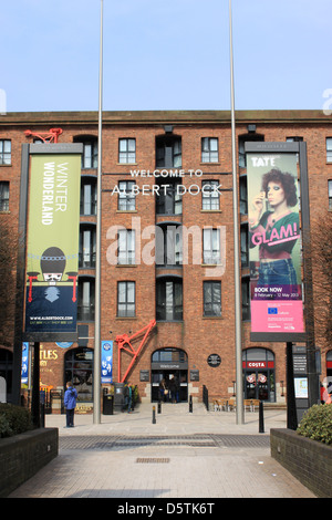 Entrée de l'Albert Dock sur le front de Liverpool, en Angleterre. Banque D'Images