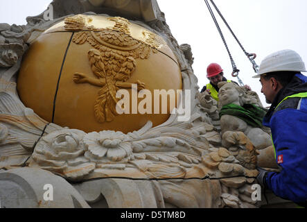 Les armoiries de la cartouche de la Silésie est installé dans le nouveau parlement de l'Etat à Potsdam, Allemagne, 28 novembre 2012. La reconstruction de blasons de Silésie, de Prusse et de Brandebourg sont attachés à la façade sud du bâtiment. Photo : Bernd Settnik Banque D'Images