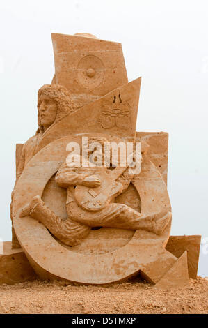 Brighton, UK. 9 avril 2013. Le Brighton Festival de sculptures de sable - les travaux réalisés sur le thème de la musique à travers les âges : la représentation de l'OMS. Crédit : Andrew Hasson / Alamy Live News Banque D'Images