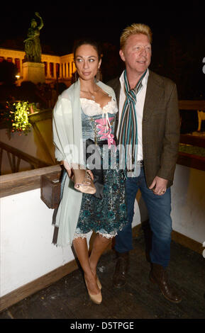 Pro tennis Boris Becker et sa femme Lilly visitez l'Oktoberfest de Munich, Allemagne, 23 septembre 2012. Le plus grand salon a lieu du 22 septembre au 07 octobre 2012. Photo : Felix Hoerhager Banque D'Images