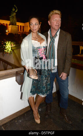 Pro tennis Boris Becker et sa femme Lilly visitez l'Oktoberfest de Munich, Allemagne, 23 septembre 2012. Le plus grand salon a lieu du 22 septembre au 07 octobre 2012. Photo : Felix Hoerhager Banque D'Images