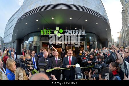 Le maire de Leipzig Burkhard Jung ouvre le centre commercial 'Höfe am Bruehl' au centre-ville de Leipzig, Allemagne, 25 septembre 2012. Photo : Hendrik Schmidt Banque D'Images