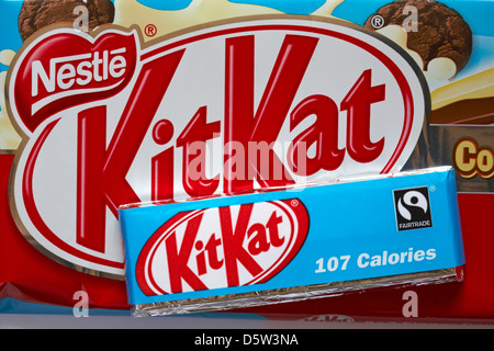 Nestle Biscuits et crème avec 2 doigts multipack Kitkat bar chocolat Kit-Kat KitKat supprimé - Kit Kat barre de chocolat - commerce équitable commerce équitable symbole logo Banque D'Images