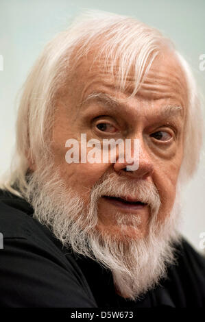 L'artiste américain John Baldessari donne une conférence de presse au Musée de l'Moenchehaus à Goslar, Allemagne, 04 octobre 2012. Le concept et l'artiste des médias recevront le prix d'art de la ville de Goslar Kaiserring '2012' le 06 octobre 2012. Photo : EMILY WABITSCH Banque D'Images