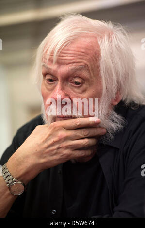 L'artiste américain John Baldessari donne une conférence de presse au Musée de l'Moenchehaus à Goslar, Allemagne, 04 octobre 2012. Le concept et l'artiste des médias recevront le prix d'art de la ville de Goslar Kaiserring '2012' le 06 octobre 2012. Photo : EMILY WABITSCH Banque D'Images