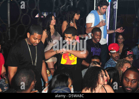 Club Paradise Tour Drake assiste à l'After Party à la discothèque la ruée vers Miami, Floride - 14.02.12 conclure Banque D'Images