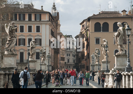 ROME, ITALIE. Une vue sur le Ponte Sant'Angelo sur le Tibre. L'année 2013. Banque D'Images