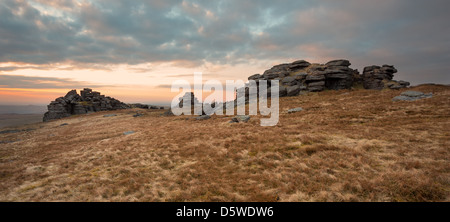 Coucher du soleil à partir de la Grande Mis Tor Dartmoor National Park Devon Uk Banque D'Images