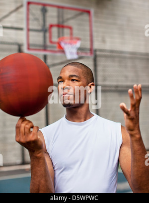 Filature homme basket-ball sur le doigt Banque D'Images