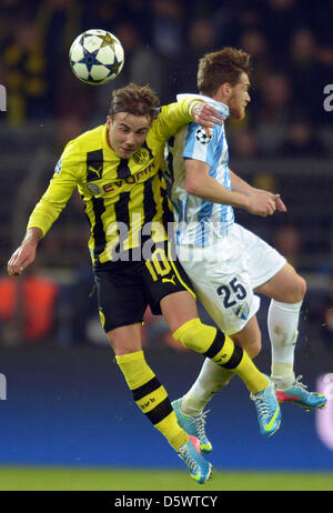 Dortmund, Allemagne. 9 avril 2013. Le Dortmund Mario Goetze (L) et Malaga's Antunes défi pour la balle durant le quart de finale de la Ligue des Champions de football match match retour entre Borussia Dortmund et Malaga CF au stade de BVB Dortmund à Dortmund, en Allemagne. Credit : Action Plus Sport Images /Alamy Live News Banque D'Images