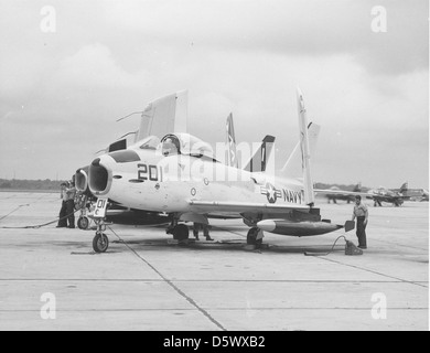 North American FJ-3 (F-1C "colère") à partir de la VF-21, ATG-181. Banque D'Images