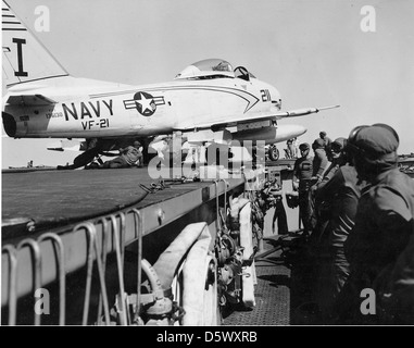 North American FJ-3 (F-1C "colère") à partir de la VF-21 d'ATG-181. Banque D'Images