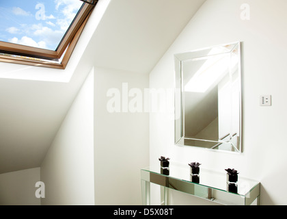 Miroir et tableau de la chambre au grenier Banque D'Images