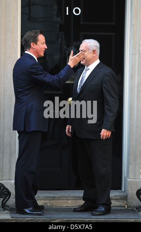 Le premier ministre, David Cameron, de parler avec le Premier ministre israélien Benjamin Netanyahu Le Premier ministre israélien Benjamin Netanyahu Banque D'Images