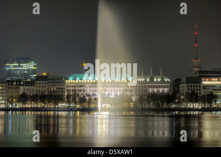 Jet d'eau de l'Alster, Hamburg, Allemagne Banque D'Images
