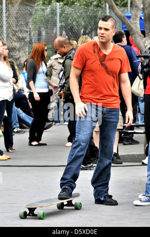 Mark Salling sur l'emplacement de 'Glee' de Manhattan dans le Washington Square Park, New York City, USA - 29.04.11 Banque D'Images