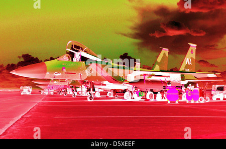 Le McDonnell Douglas F-15 Eagle est un chasseur d'attaque multirôle, très maniable et utilisable par tous les temps, utilisé par l'US Air Force. Il a été un élément clé de la supériorité aérienne américaine depuis son introduction dans les années 1970, excellant à la fois dans le combat air-air et air-sol. Banque D'Images