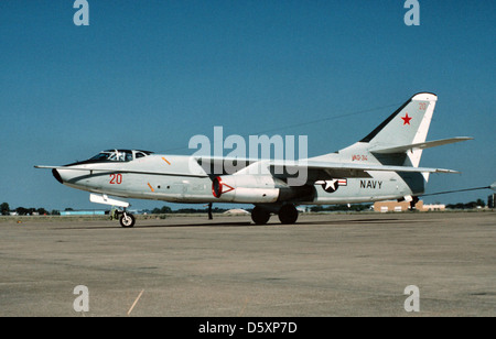 Le Douglas A3D Skywarrior était un bombardier à porte-avions utilisé par la marine américaine. Il a joué un rôle clé dans les bombardements stratégiques pendant la guerre froide et a été conçu pour livrer des charges utiles nucléaires. Banque D'Images