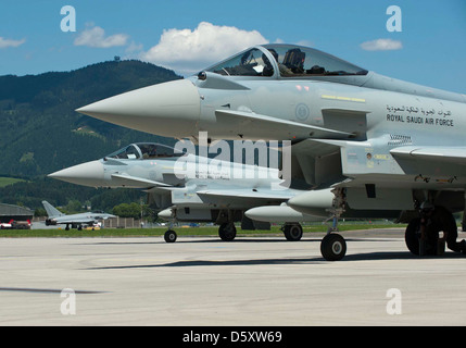 Arabie royal air force 'Eurofighter Typhoon' à zeltweg, Autriche, 'airpower 2011 Airshow'. L'Eurofighter par l'Autriche, l'Allemagne et, pour la première fois en public, l'Arabie saoudite, ont été les points saillants de l'exposition. Banque D'Images