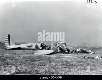 Vestiges de la Boeing XB-17 (modèle 299) à la suite de son accident en raison d'une tentative de décollage avec commandes de l'ascenseur verrouillé. Banque D'Images