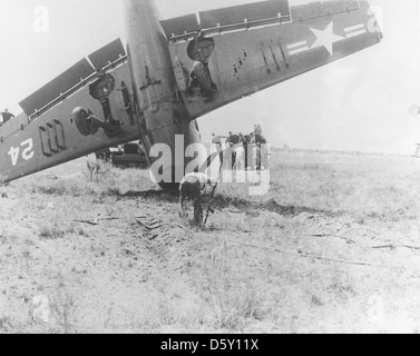 Le Grumman F6F-5 'Hellcat' était un avion de chasse à porte-avions utilisé par la marine américaine pendant la IIe Guerre mondiale. Cette version, stationnée au NARB équipé Louis, fut l'un des avions les plus réussis de la guerre, atteignant un taux élevé de pertes sur pertes. Banque D'Images