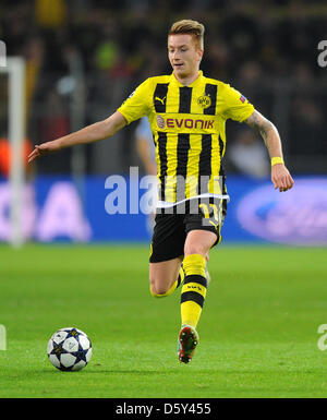 Dortmund, Allemagne. 9 avril 2013. Le Dortmund Marco Reus passe le ballon au cours de la Ligue des Champions quart de finale deuxième leg match de foot entre Malaga CF et Borussia Dortmund à Dortmund, en Allemagne, 09 avril 2013. Dortmund a gagné 3-2. Photo : Thomas Eisenhuth/dpa/Alamy Live News Banque D'Images