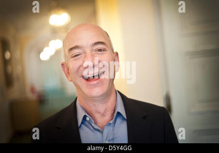 ATTENTION LES CONDITIONS D'EMBARGO : 11 Octobre 2012 07:00 pm - entrepreneur américain, président et fondateur de l'entreprise internet Amazon, Jeff Bezos, parle du Bayerischer Hof à Munich, Allemagne. Il a examiné un article dans 'Fast Company' écrit un il y a quelques mois, sur la "tech-guerre » entre Amazon, Apple, Google et Facebook. Photo : VICTORIA BONN-MEUSER Banque D'Images