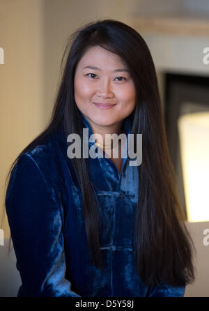 Jinju pianiste pose au cours d'une conférence de presse pour le prix ECHO Klassik 2012 au concert house à Gendarmenmarkt à Berlin, Allemagne, 12 octobre 2012. Le prix sera ensuite présenté le 14 octobre 2012. L'ECHO Klassik Award est décerné chaque année par l'Institut culturel de l'Association allemande de l'industrie de la musique, Phono-Academy, depuis 1994. Photo : Joerg Carstensen Banque D'Images