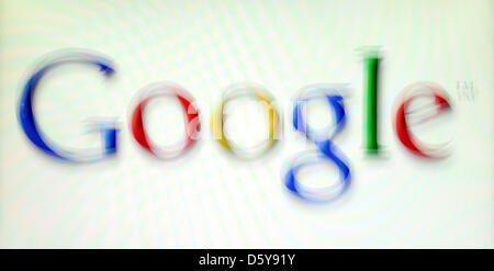 ILLUSTRATION - illustration montre le logo Google de scintillement sur un écran d'ordinateur à Hambourg, Allemagne, 19 octobre 2102. En raison de la publication rapide des chiffres d'affaires Internet fourni par Google le prix des actions de l'entreprise internet a diminué. Photo : Daniel Reinhardt Banque D'Images