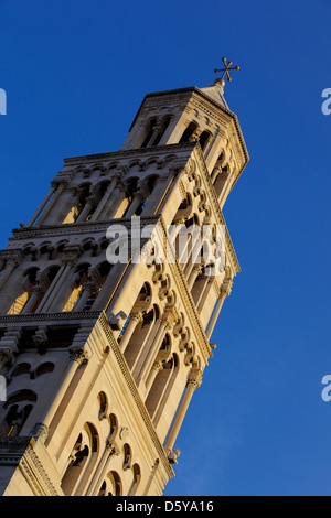 Le Campanile (clocher) de la cathédrale de saint Domnius Palace de la côte dalmate, Split, Croatie Europe Banque D'Images