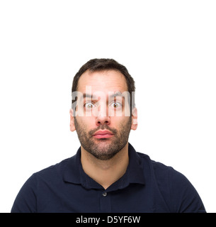 Portrait d'un jeune homme surpris avec beard looking at camera Banque D'Images
