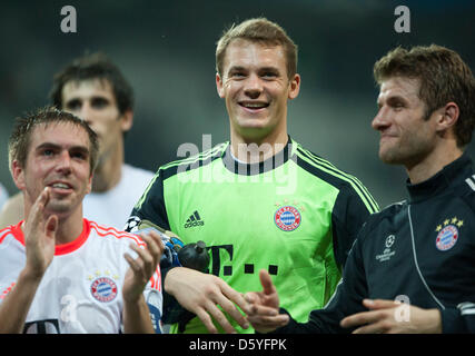 Munich's Thomas Mueller (R), Munich, Manuel Neuer (C) et de Munich, Philipp Lahm (L) réagir après la Ligue des Champions Groupe F match de football entre Lille OSC et le FC Bayern Munich, sur le Grand stade Lille Métropole à Lille, France, 23 octobre 2012. Photo : afp/Bonn-Meuser Victoria Banque D'Images