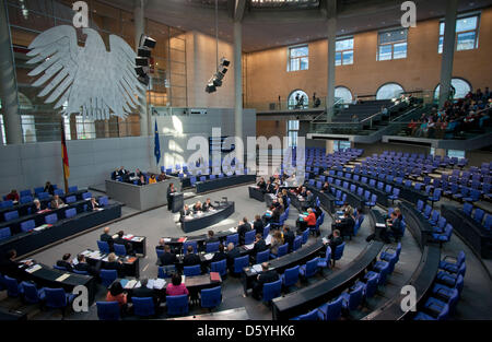 Le ministre allemand de justive Sabine Leutheusser-Schnarrenberger parle devant le Parlement européen au Bundestag à Berlin, Allemagne, 26 octobre 2012. Le Parlement a examiné un projet de loi qui sera la réforme de la garde des pères célibataires. Photo : Tim Brakemeier Banque D'Images