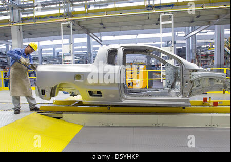 Un cadeau photo montre la production à l'usine Volkswagen de San Bernardo do Compo, Brésil, 23 octobre 2012. Photo : FRISO GENTSCH Banque D'Images