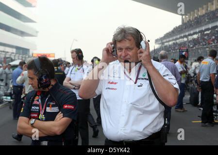 Le directeur de Motorsport Mercedes AMG, l'allemand Norbert Haug, vu avant le début de la Formule Un Grand Prix de l'Inde à la piste de course sur le Circuit International de Buddh, une plus grande Noida, Inde, 28 octobre 2012. Photo : Jens Buettner/dpa Banque D'Images