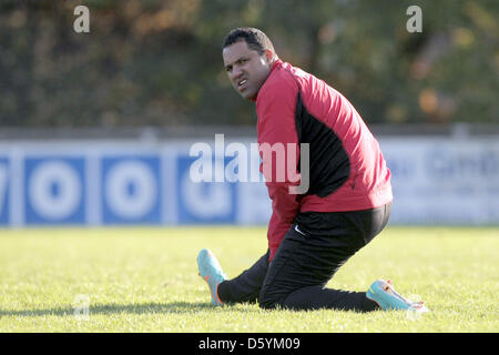 Le joueur de soccer brésilien Ailton goncalves est représenté à la hauteur d'Lemondedubluray Bingen stadium à Bingen am Rhein, Allemagne, 28 octobre 2012. Photo : FREDRIK VON ERICHSEN Banque D'Images