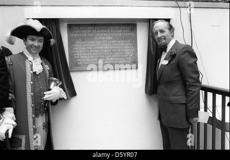 Sir Horace Cutler ouverture de la nouvelle place Covent Garden dans l'ancien matelas Covent Garden, Londres, 19 juin 1980. ROYAUME-UNI DES ANNÉES 1980 HOMER SYKES Banque D'Images