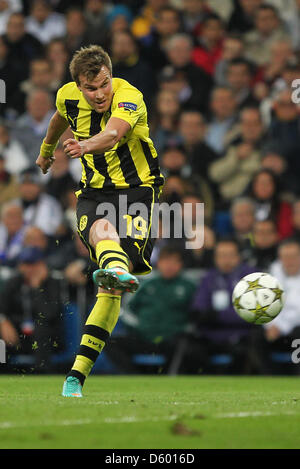 Kevin Grosskreutz Dortmund contrôle le ballon au cours de la Ligue des Champions du groupe D match de football entre le Real Madrid et le Borussia Dortmund au Santiago Bernabeu à Madrid, Espagne, le 6 novembre 2012. Le match s'est terminé 2:2. Photo : Fabian Stratenschulte/dpa Banque D'Images