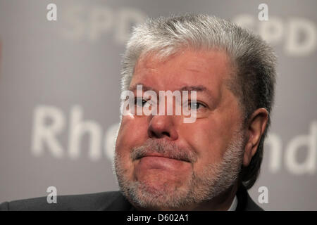 Le premier ministre de la Rhénanie-Palatinat, Kurt Beck, parle au cours d'une réunion de l'État partie à Mainz, Allemagne, 10 novembre 2012. Beck prend son congé après 19 ans en tant que président du SPD en Rhénanie-Palatinat. Photo : Fredrik von Erichsen Banque D'Images