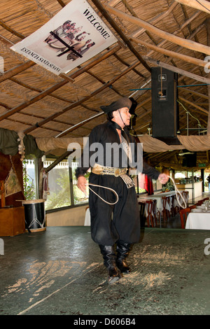L'ARGENTINE, Buenos Aires, l'Estancia Santa Susana. Danseur traditionnel Gaucho dans une tenue typique. Banque D'Images
