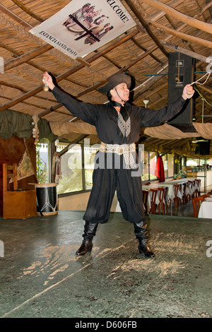 L'ARGENTINE, Buenos Aires, l'Estancia Santa Susana. Danseur traditionnel Gaucho dans une tenue typique. Banque D'Images